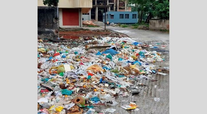 খানপুর হাসপাতাল যেন ময়লার ভাগাড়: বাড়ছে রোগের ঝুঁকি