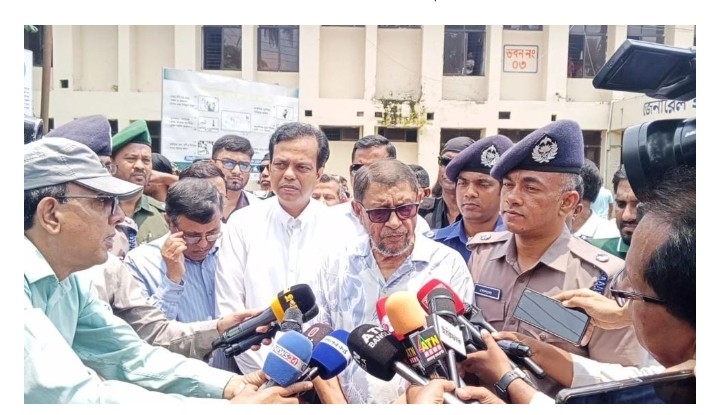 হামের তদন্ত নিয়ে আমি এখন উৎসাহিত নই, আগে শিশুদের বাঁচাতে হবে: স্বাস্থ্যমন্ত্রী