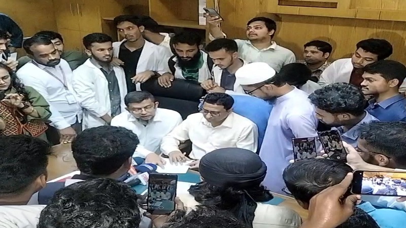 আন্দোলনের মুখে পদ ছাড়লেন শেবাচিম হাসপাতালের পরিচালক