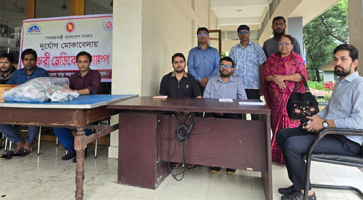 সাতকানিয়ায় বন্যাদুর্গতদের চিকিৎসাসেবায় ১২ মেডিক্যাল টিম