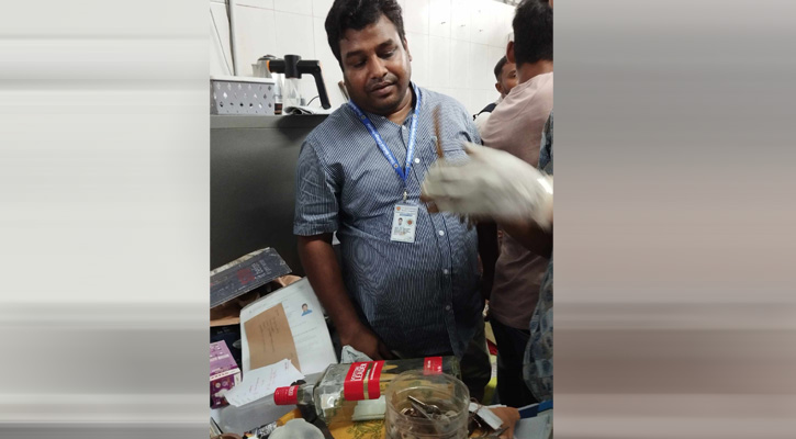 ঢামেকে ওয়ার্ড মাস্টারের রুমে মদের বোতল, আটক ৫